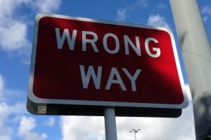 wrong-way-167535_1280-300x200